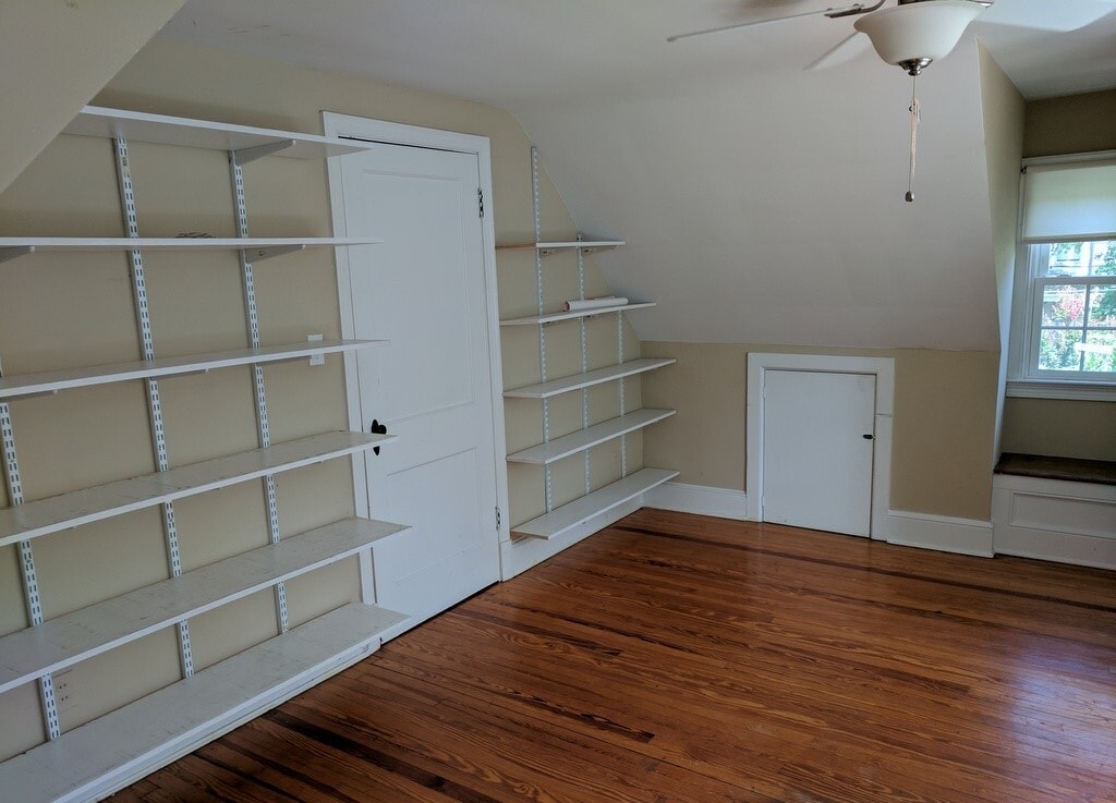 bedroom - 812 N Ivy St