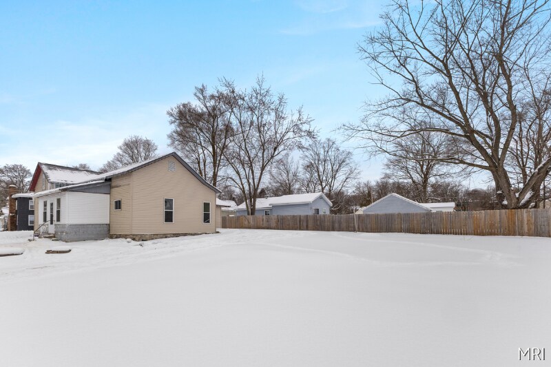 Building Photo - 614 S Webster St