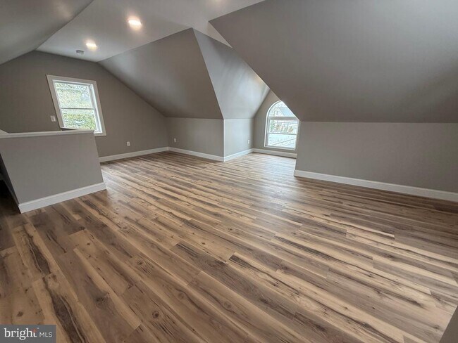 Building Photo - 111 E Barber Ave