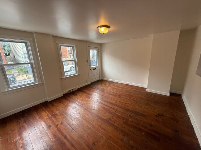 Building Photo - 448 W Vine St