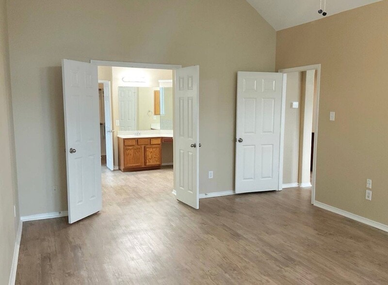 Building Photo - 2360 Merlin Dr