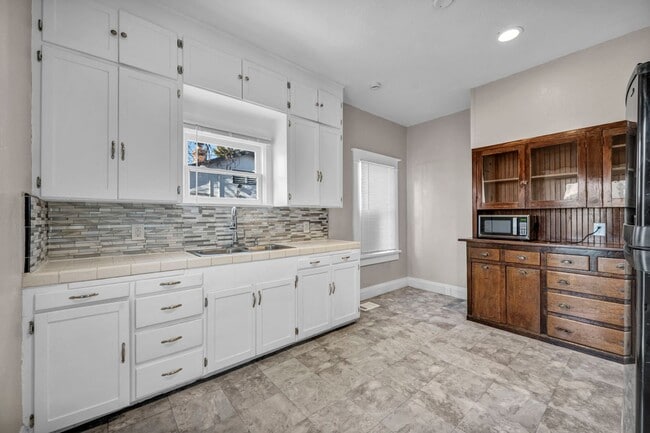 Building Photo - 1637 C St