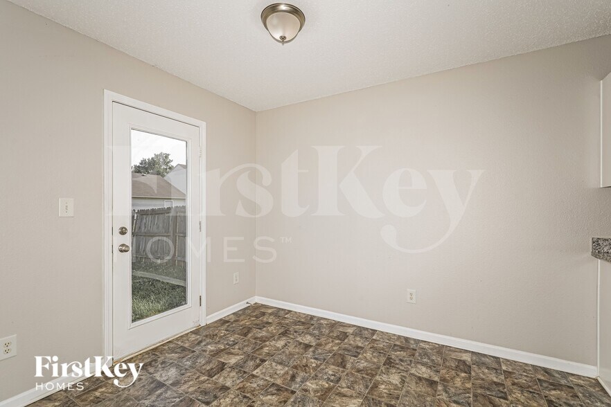 Building Photo - 9762 Trail Dr