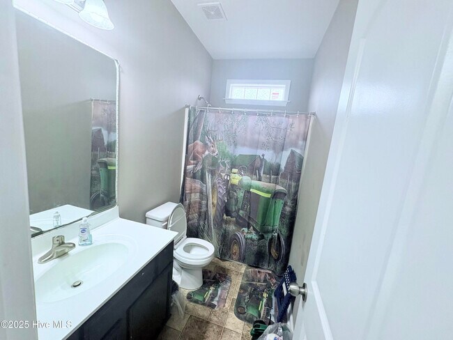 Building Photo - 219 Hidden Oaks Dr