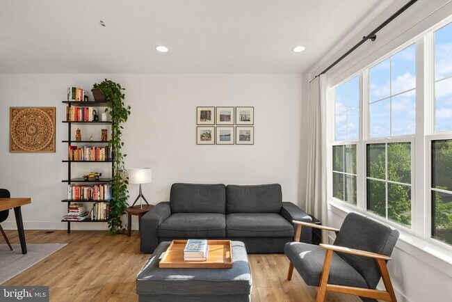 Building Photo - 11258 Faraday Park Dr.