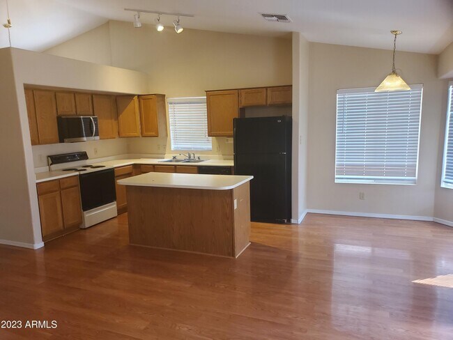Building Photo - 7541 W Calavar Rd