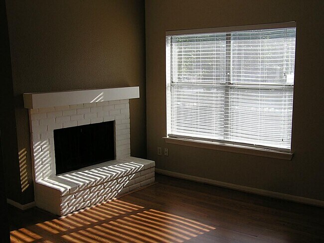 Building Photo - 712 Bering Dr