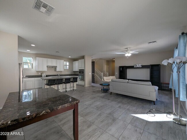 Building Photo - 1253 N 166th Ave
