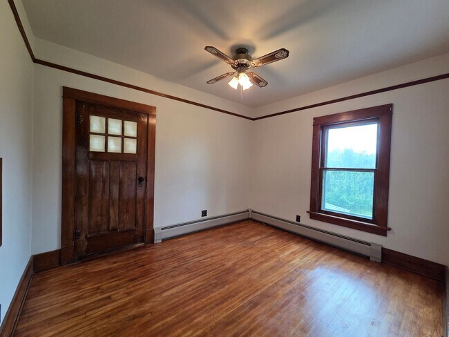 Building Photo - 5N340 Wooley Rd