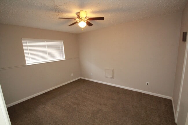 Building Photo - 22619 Braken Carter Ln