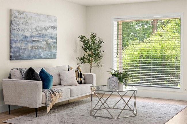 Building Photo - 3205 Santa Monica Dr