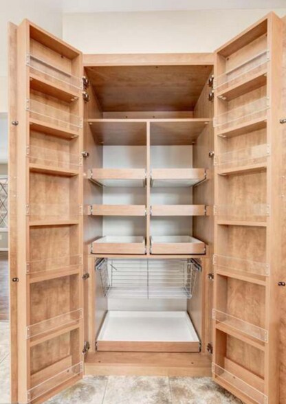 Building Photo - 6636 Isle of Skye Dr