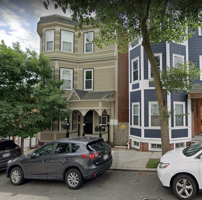 Building Photo - 735 E 3rd St