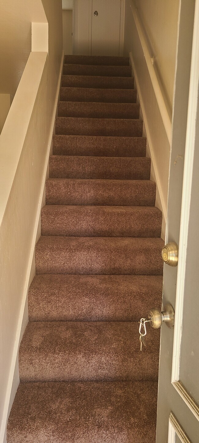 Building Photo - 8090 Greenridge Dr