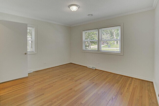 Building Photo - 121 Marshdale Ave SW