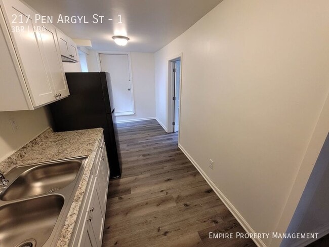 Building Photo - 217 Pen Argyl St