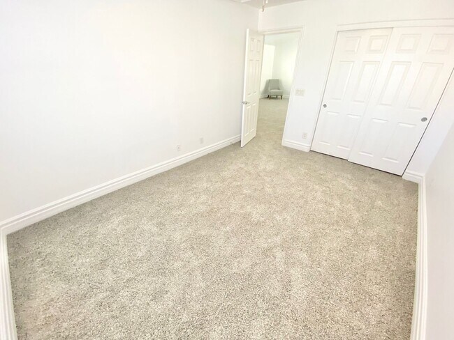 Building Photo - STUNNING 2 STORY HOME IN A GUARD GATED COM...