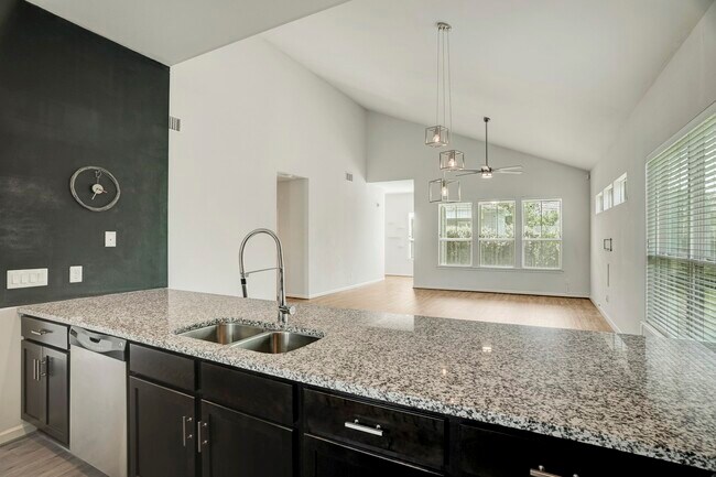 Building Photo - 3413 Omega St