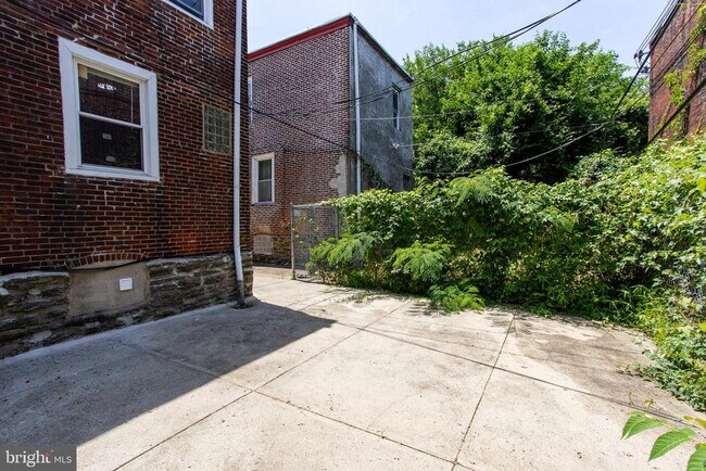 Building Photo - 2103 E Chelten Ave