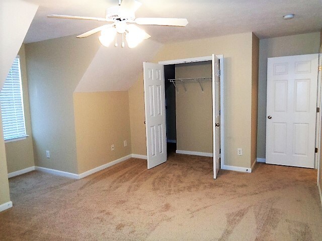 Building Photo - 805 Birchmill Pt N