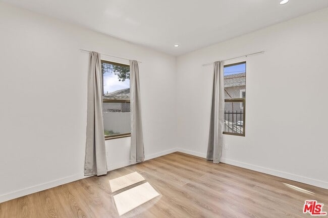Building Photo - 1622 W 66th St