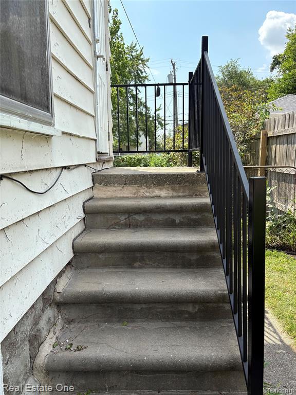 Building Photo - 319 W Parent Ave