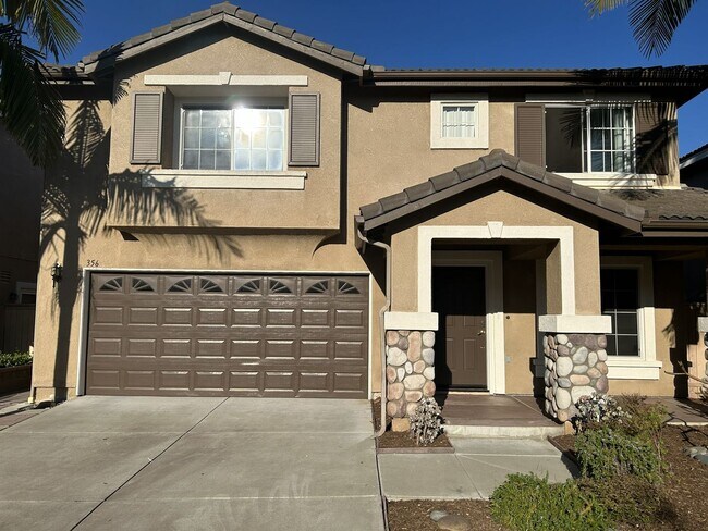Building Photo - Gorgeous Oceanside Home
