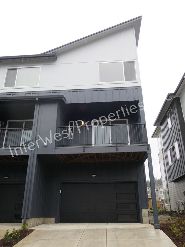 Building Photo - *1/2 OFF 1ST MONTH'S RENT PROMO* BEAUTIFUL...