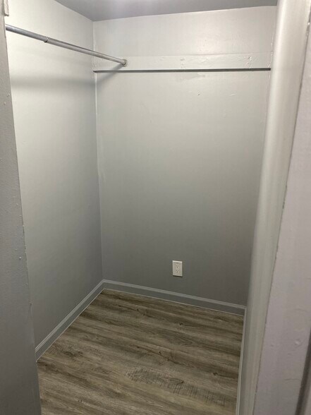 Closet - 4865 W Concord Pl