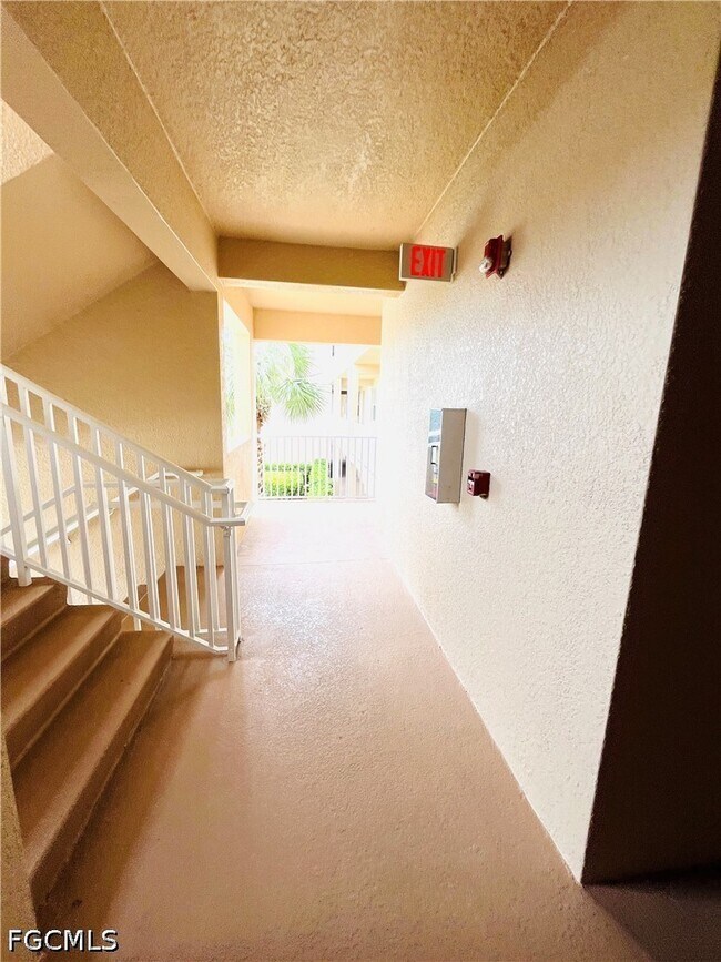 Building Photo - 8450 Kingbird Loop