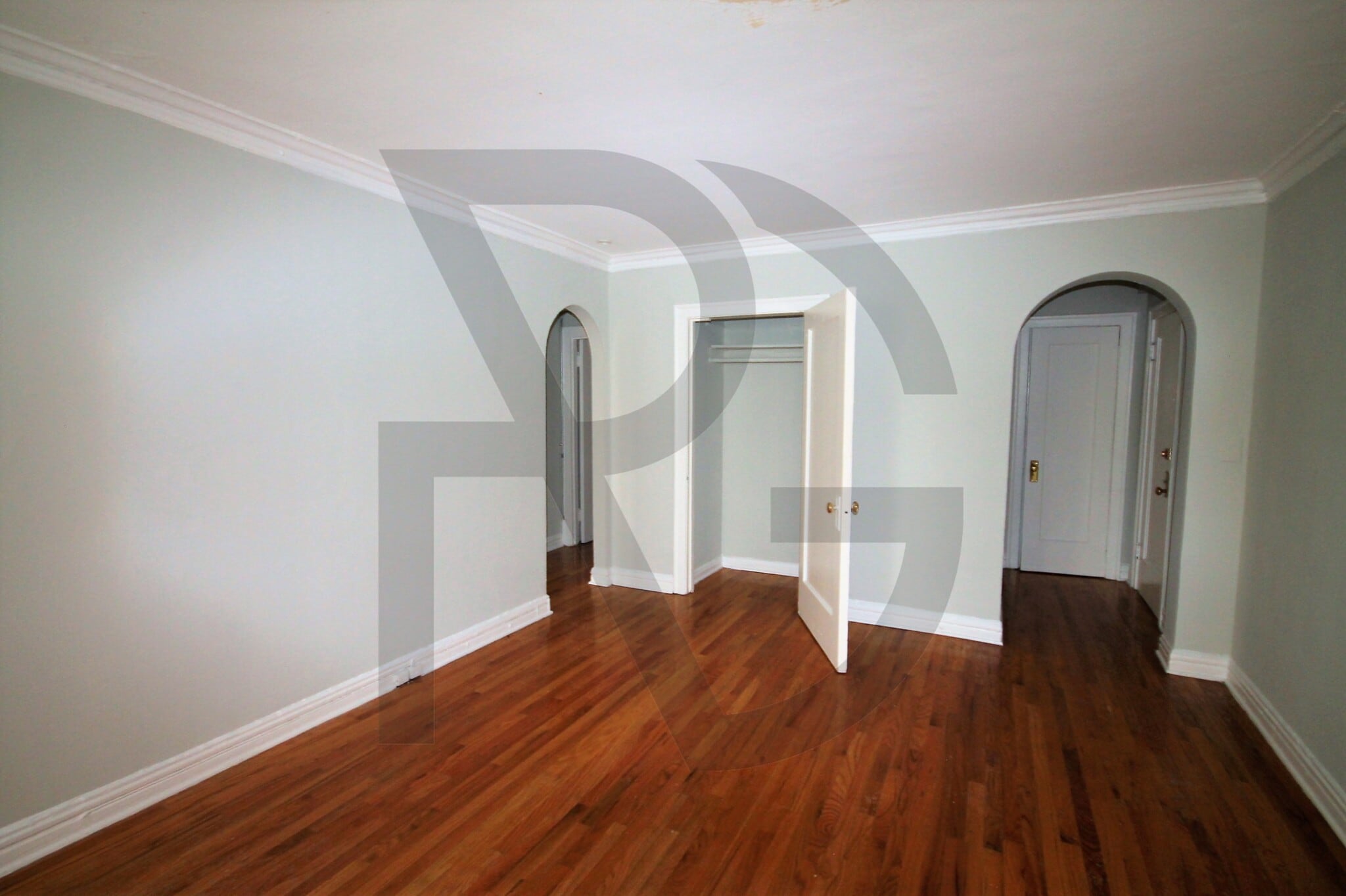 Building Photo - 429 W Roscoe St