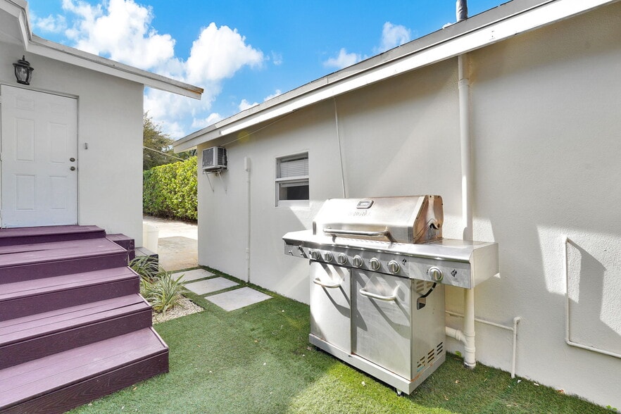 Building Photo - 37 NW 47th St