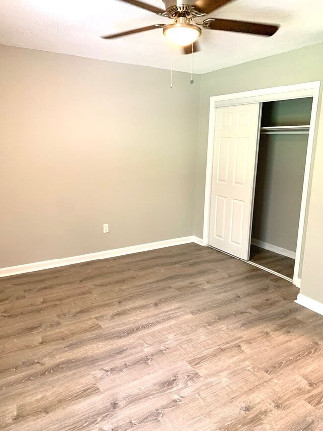 Building Photo - 208 State Line Rd