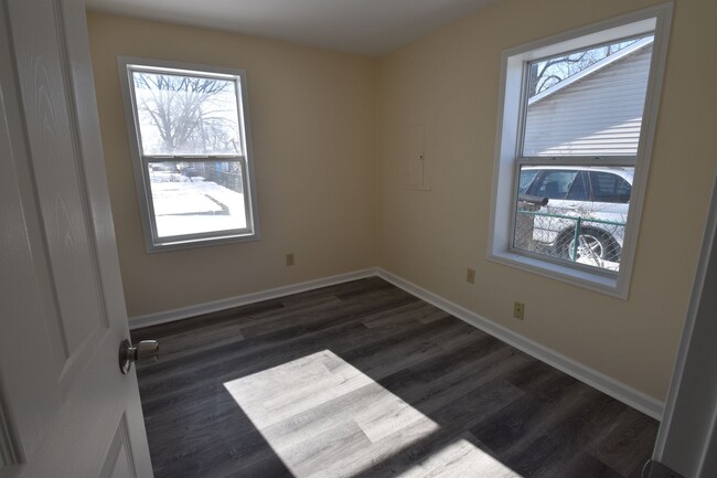 Building Photo - Three Bedroom Rental in Greenfield