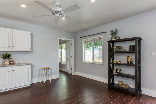 Building Photo - 510 E Belmont Ave