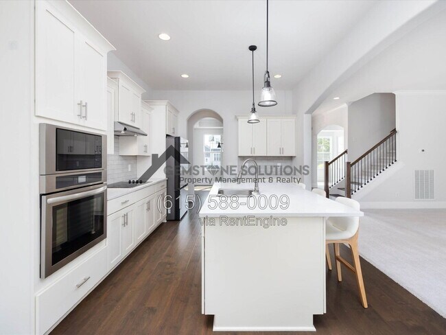 Building Photo - 631 Silva Ln