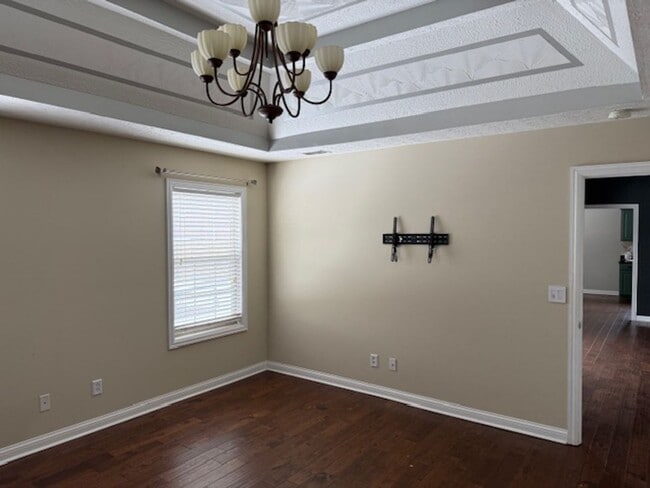 Building Photo - 131 E Piedmont Dr