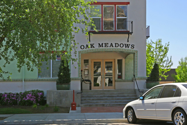 Building Photo - Oak Meadows