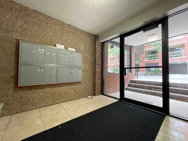 Building Photo - 15 Walbridge St