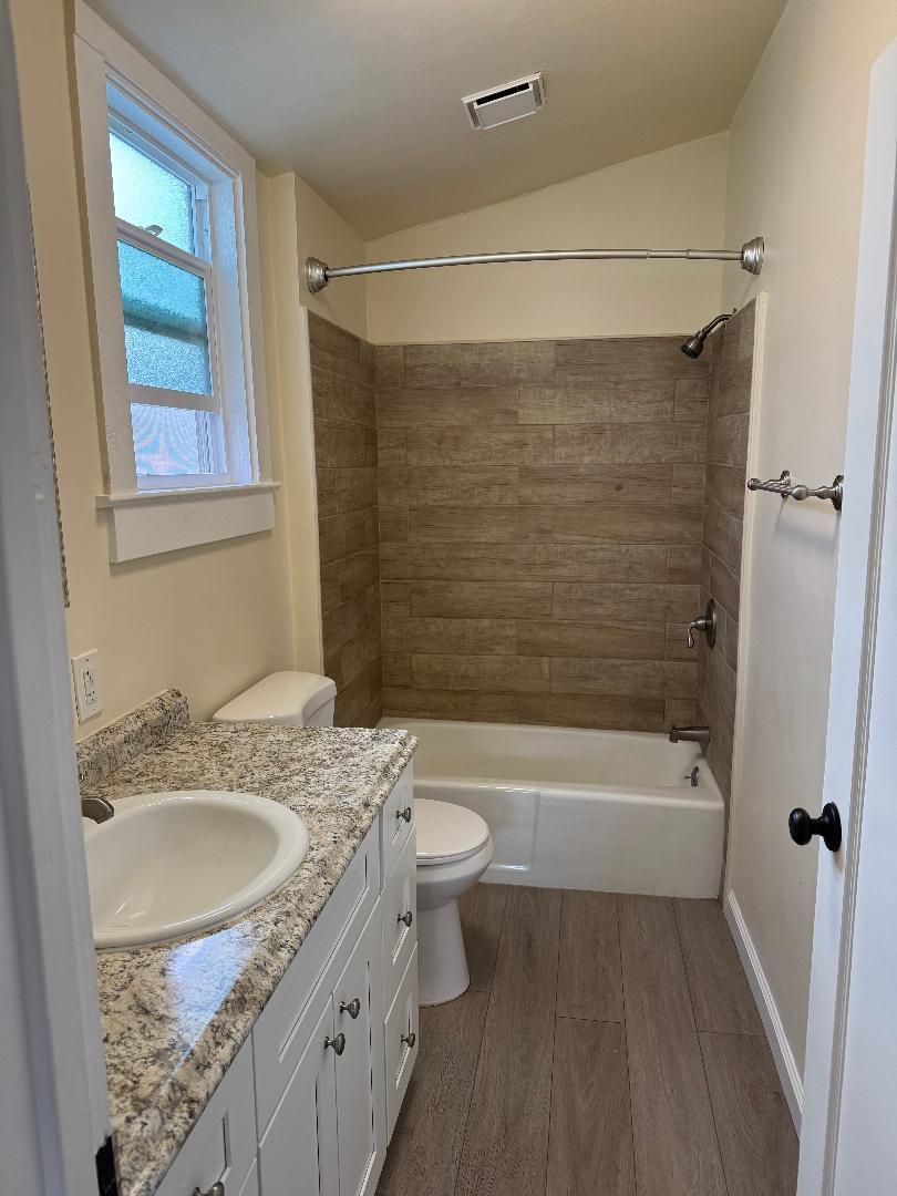 Full Bathroom - 245 Maple St