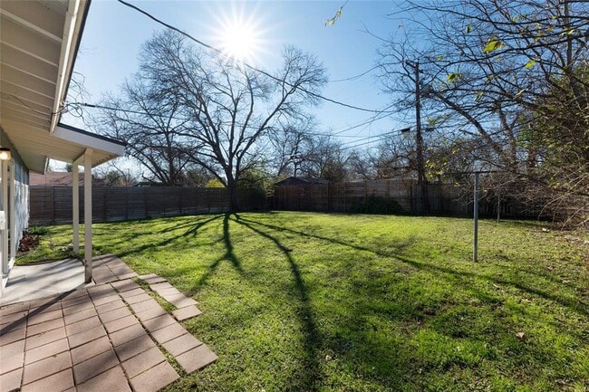 Building Photo - 1305 Glenwood Dr