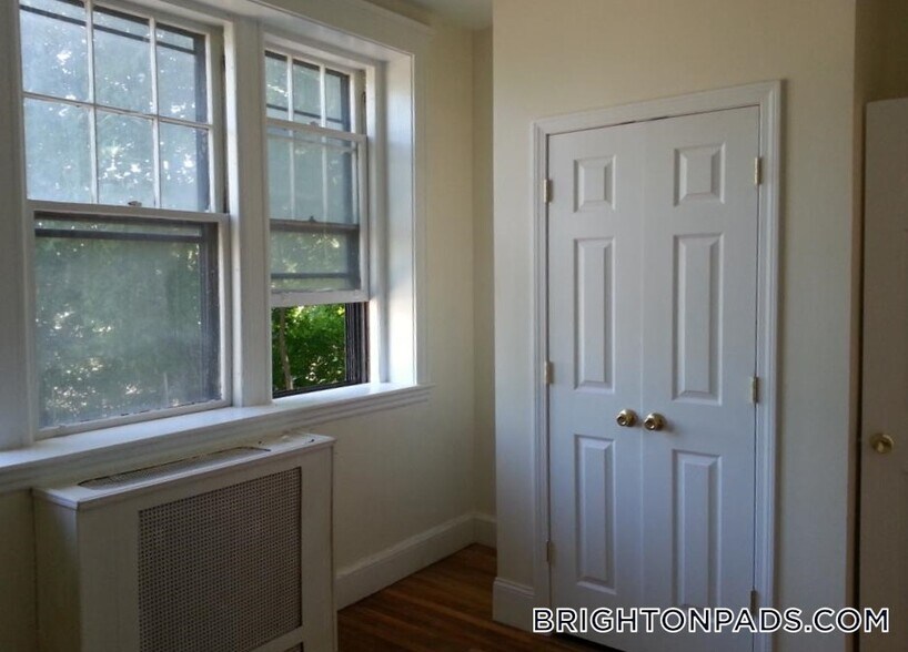 Building Photo - 2001 Commonwealth Ave