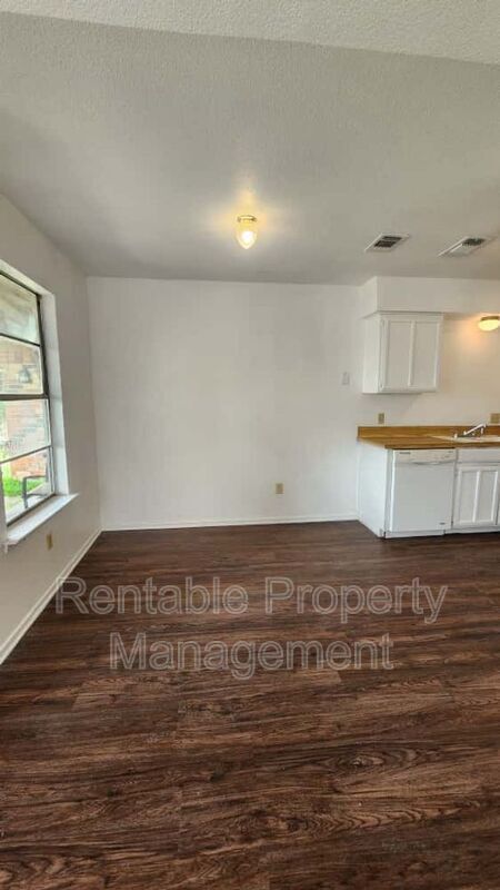 Building Photo - 109 Arrowhead St