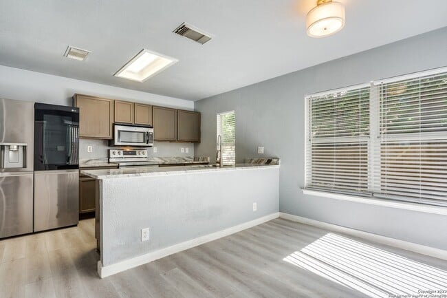 Building Photo - 22 McLennan Oak