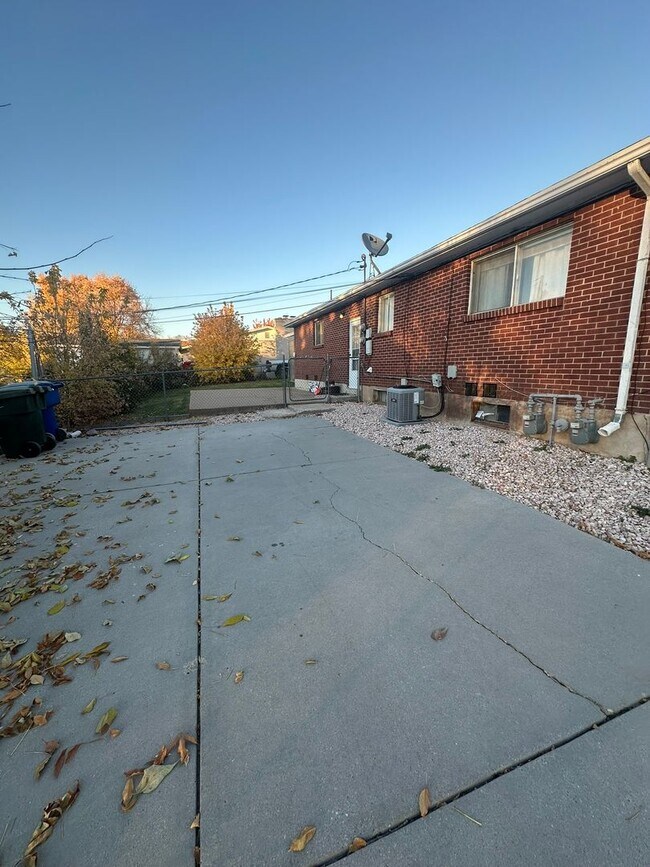 Building Photo - 3429 Quincy Ave