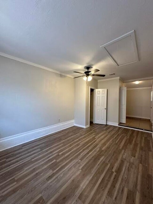 Building Photo - 301 Sunset Blvd