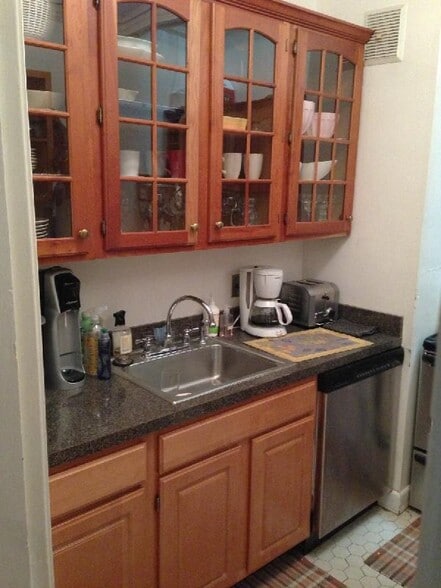 Building Photo - 451 Beacon St