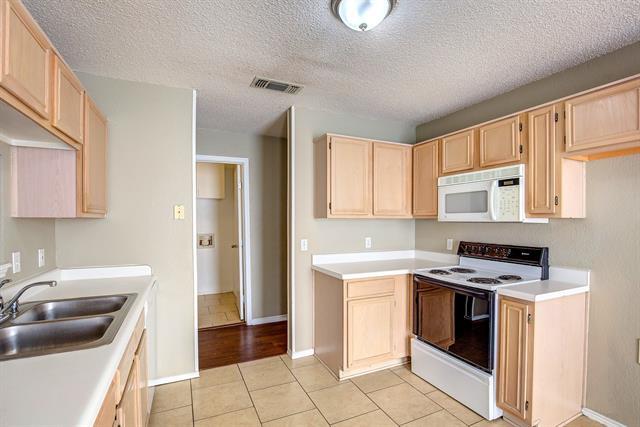 Building Photo - 8108 Spruce Valley Dr