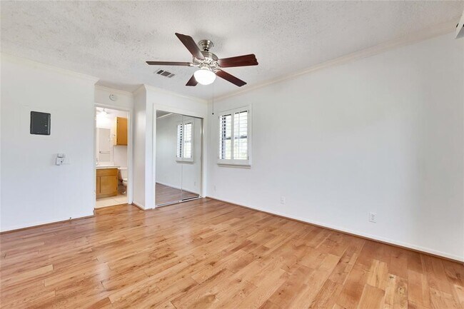 Building Photo - 2510 San Gabriel St