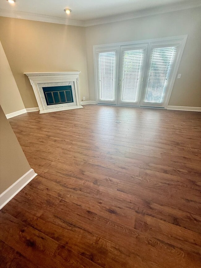 Building Photo - Green Hills living at its best. 2 BR 2.5 B...